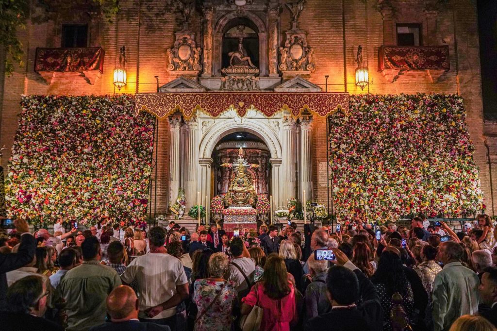 Ofrenda Floral Virgen de las Angustias Granada